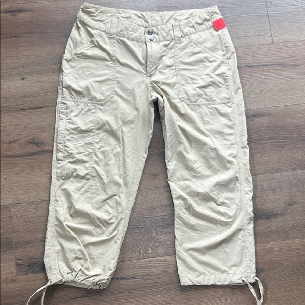 Patagonia Beige/Tan Cargo Capri Pants ! Size 33
